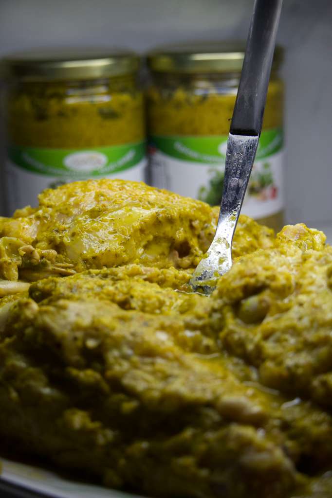 Poulet préparé avec les épices complètes Lakay